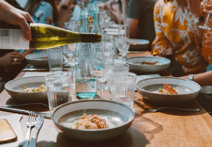 Fra picnic til posh: Transformér din sammenkomst med engangs elegance